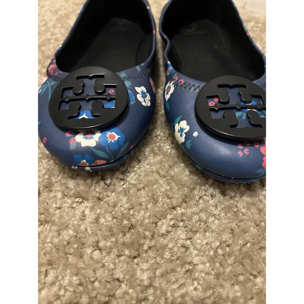 Tory Burch Minnie Travel Ballet Flats Navy Blue Floral Leather Logo Shoes 7